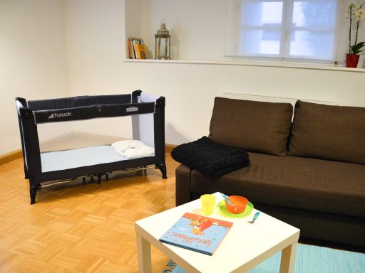 Wohnzimmer Wohnzimmer und Babybett