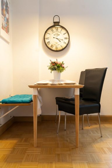 Esszimmer Esstisch mit Bank und Stühlen